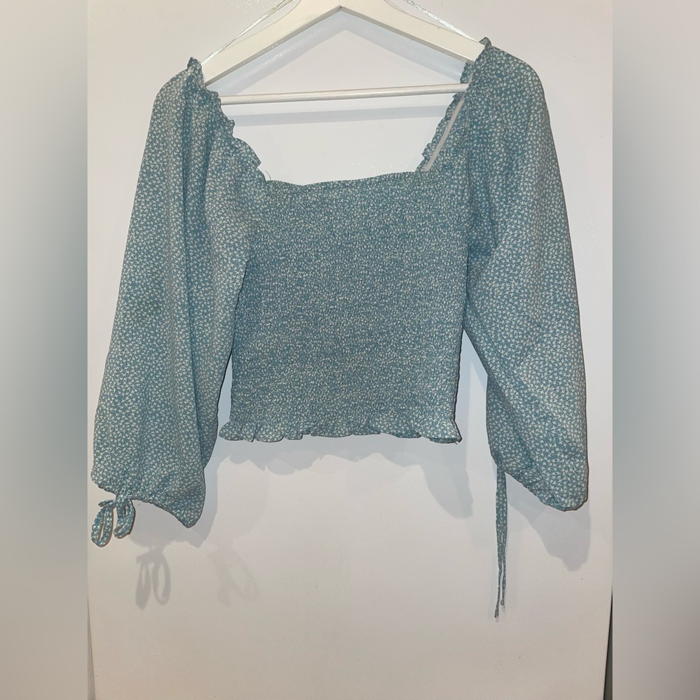 Princess Polly Women's Size 4 Eirian Smocked Crop Top Puff Sleeve Blue